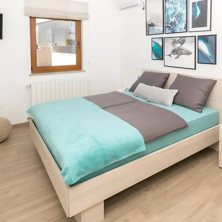House With A Swimming Pool Loborika, Pula - 27718 *